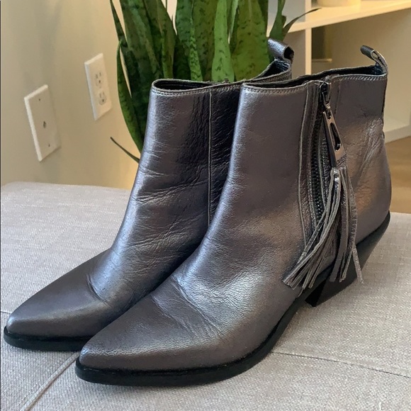 ✨ Booties - Picture 1 of 3